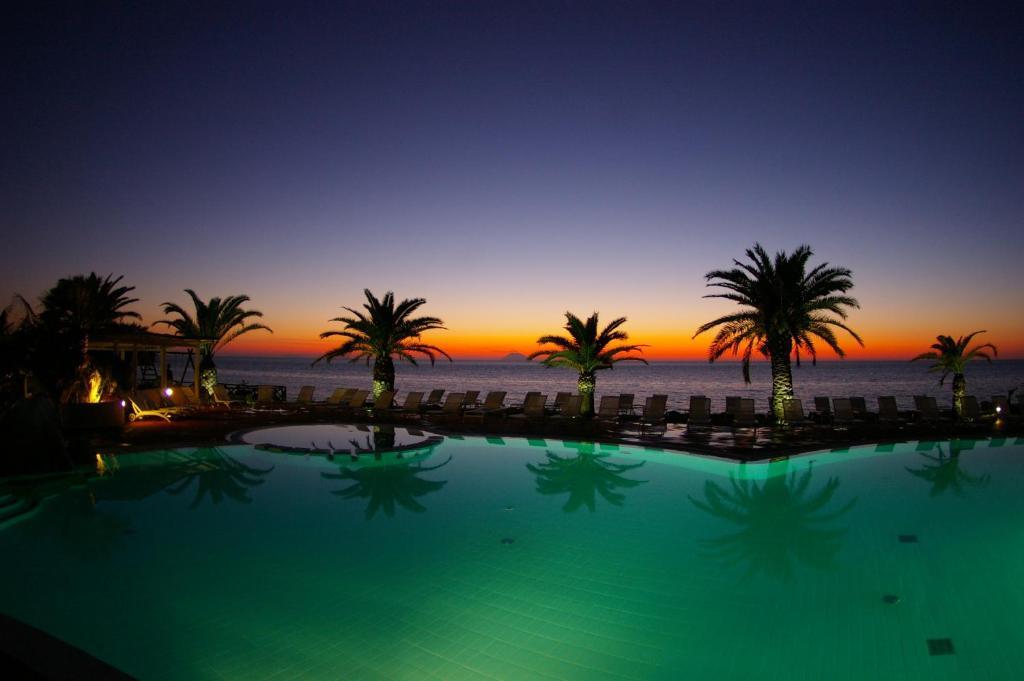 קאפו ואטיצ'אנו Hotel Villaggio Cala Di Volpe מראה חיצוני תמונה