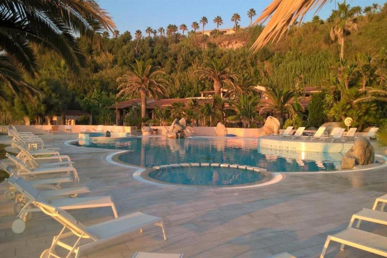 קאפו ואטיצ'אנו Hotel Villaggio Cala Di Volpe מראה חיצוני תמונה