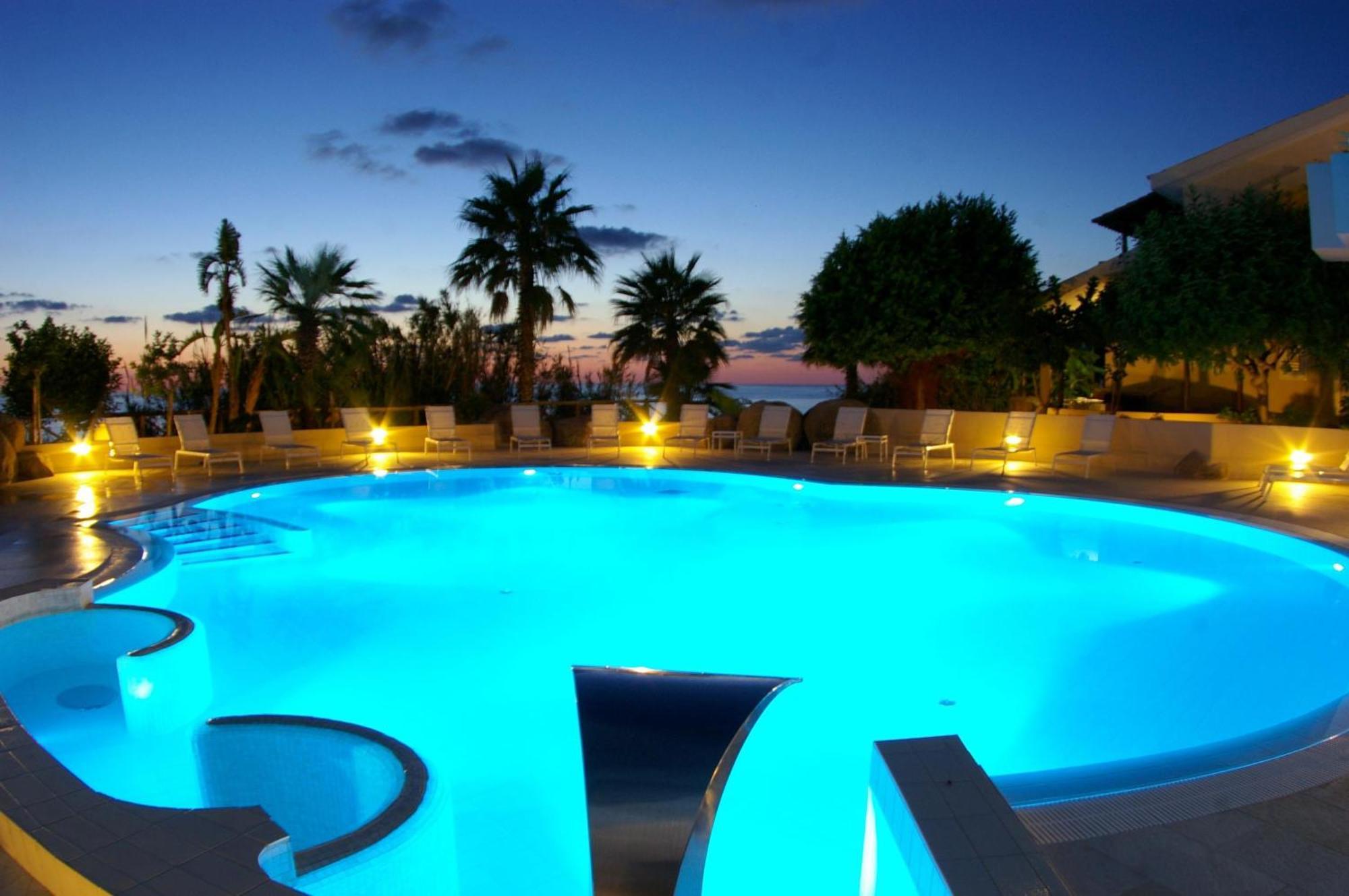 קאפו ואטיצ'אנו Hotel Villaggio Cala Di Volpe מראה חיצוני תמונה