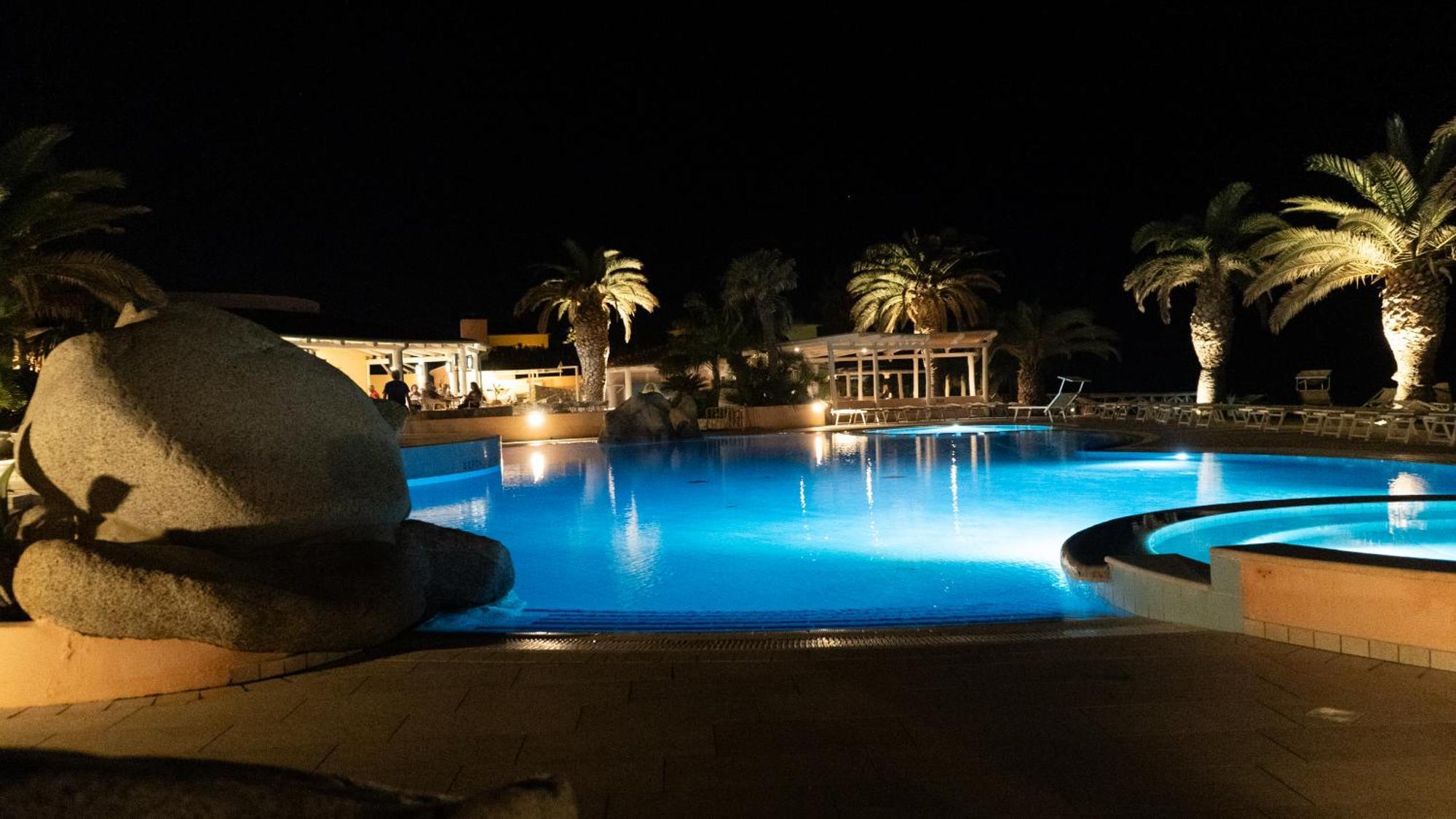 קאפו ואטיצ'אנו Hotel Villaggio Cala Di Volpe מראה חיצוני תמונה