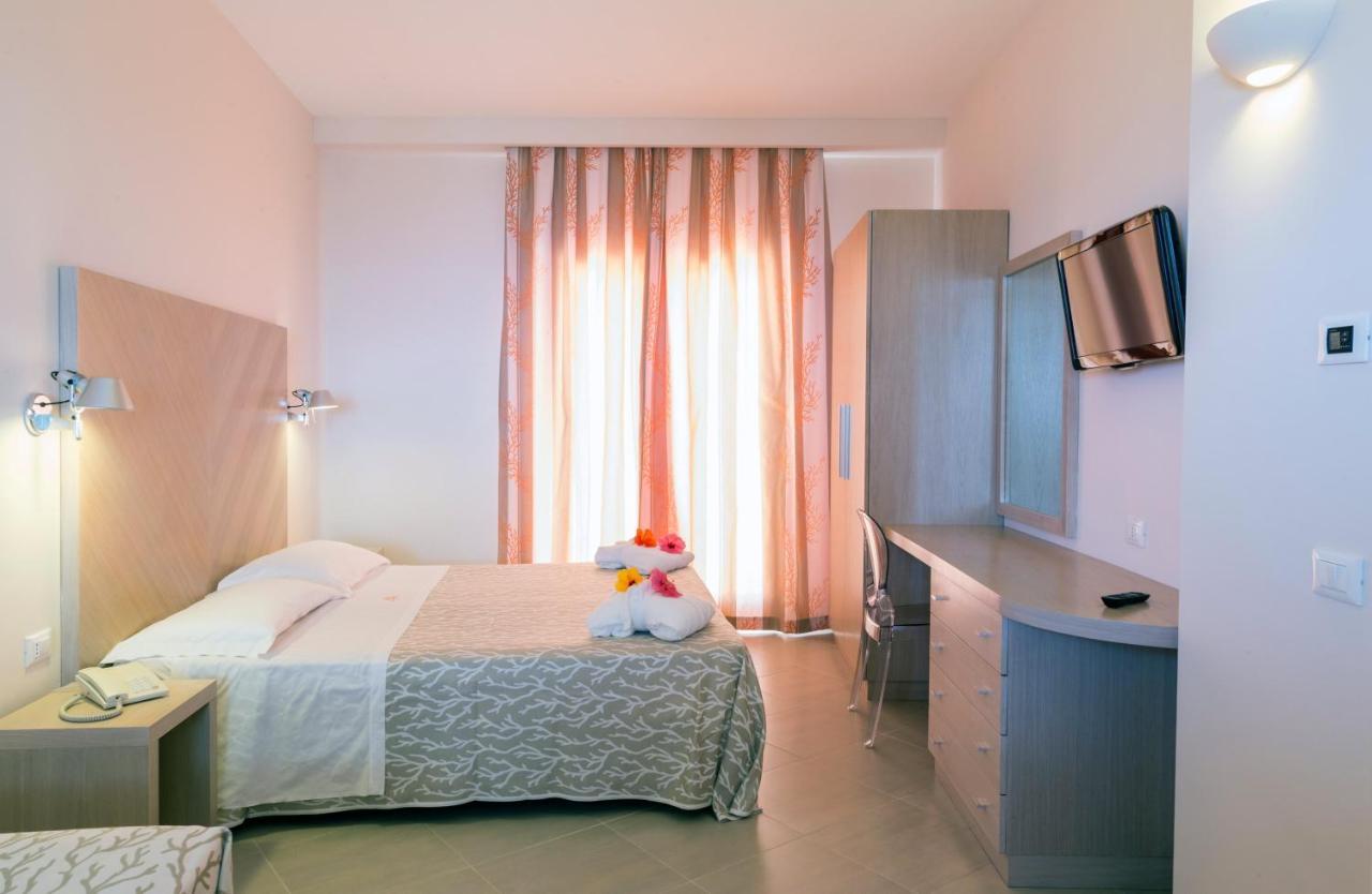 קאפו ואטיצ'אנו Hotel Villaggio Cala Di Volpe מראה חיצוני תמונה